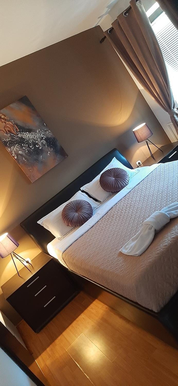 Toilet, Bed, Living room, Decorative detail, Bedroom