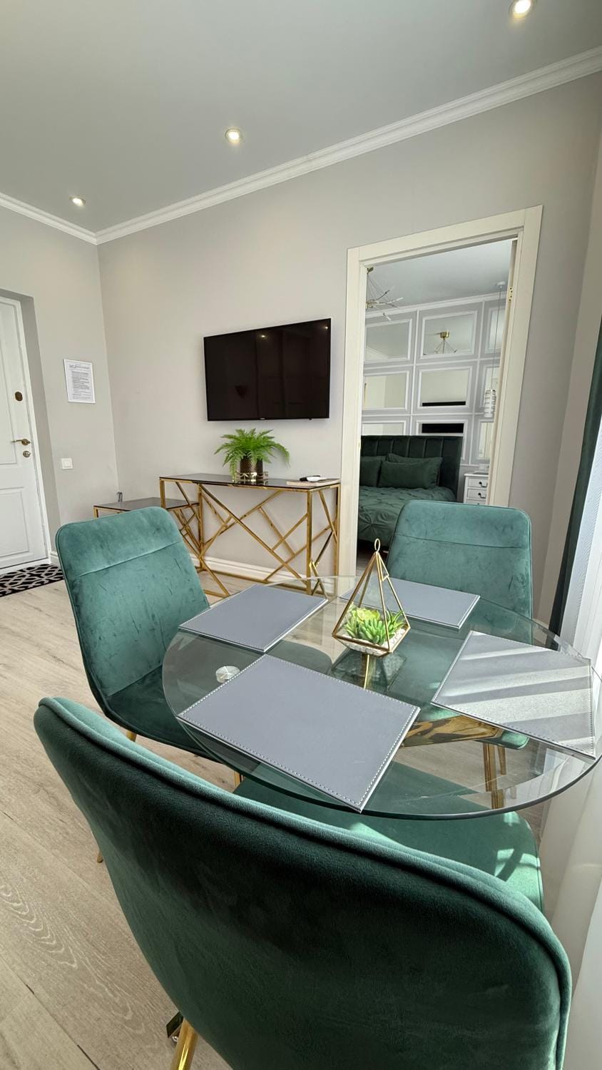 Luxury Emerald Apartments Apartment in Ukraine