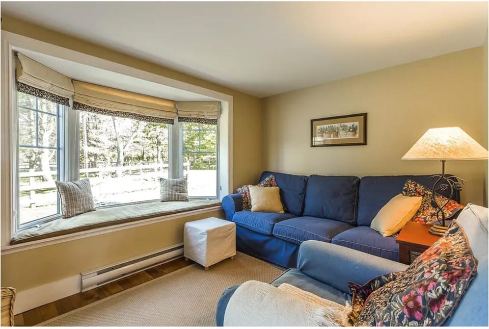 North House - Lovely Lac-Brome 3 Bedroom Lakefront Cottage House in Lac-Brome