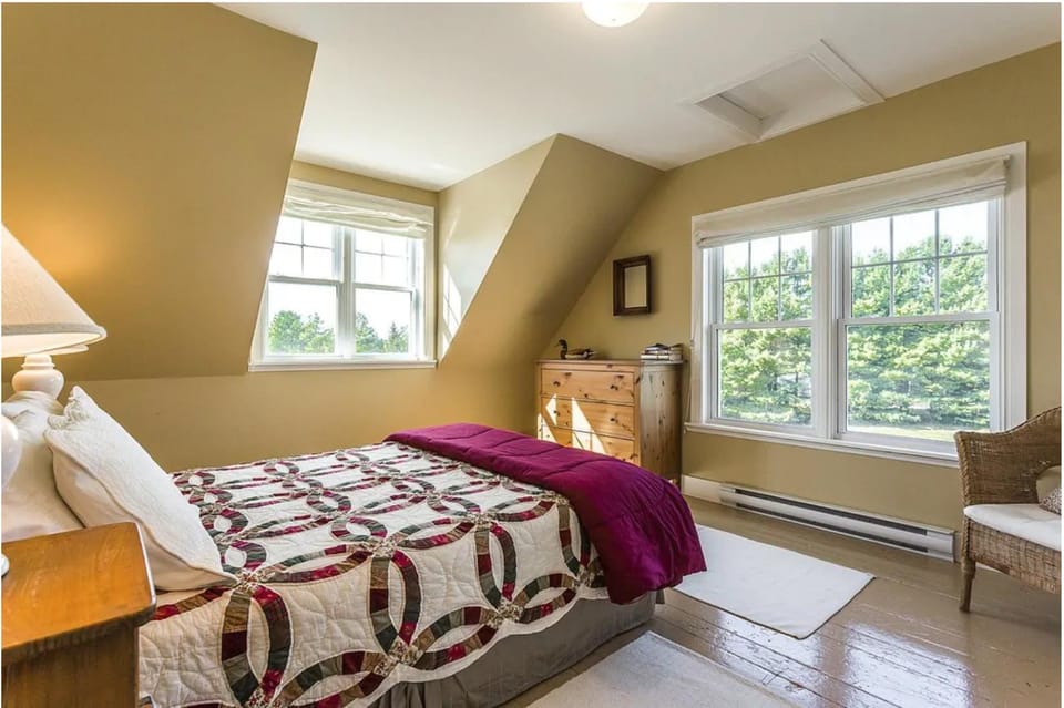 North House - Lovely Lac-Brome 3 Bedroom Lakefront Cottage House in Lac-Brome