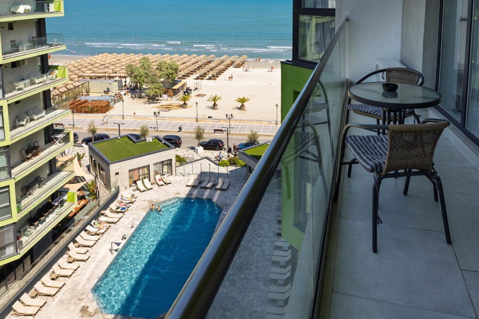 View (from property/room), Balcony/Terrace, Pool view, Sea view