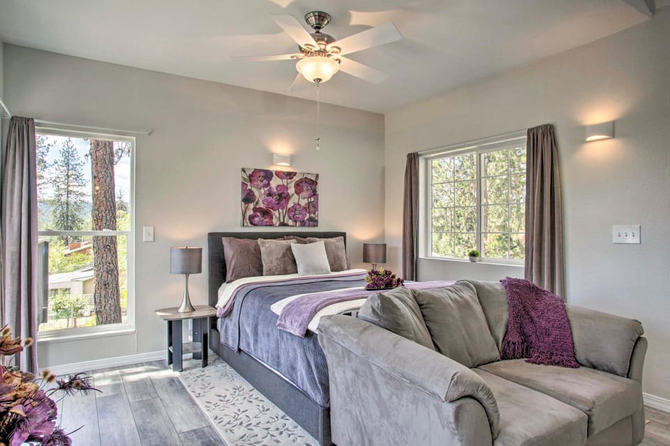 Lakeview Retreat w/ Fireplace, Spa Tub & Balcony Apartment in Washington