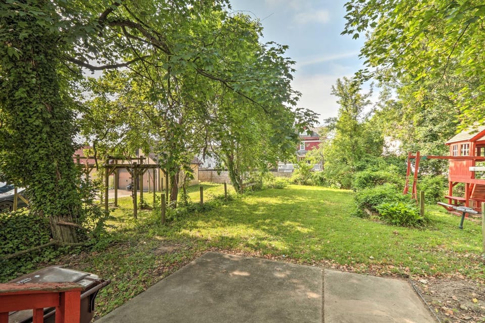Backyard Patio! Philly Stay Near Lincoln Financial House in Lansdowne