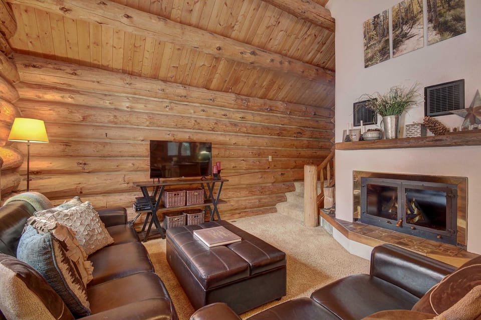 8 Mi to Gondola: Cozy Breckenridge Cabin w/ Deck! Cabin in Summit County
