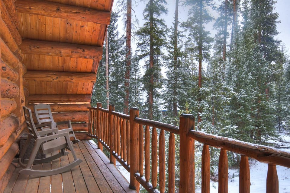 8 Mi to Gondola: Cozy Breckenridge Cabin w/ Deck! Cabin in Summit County