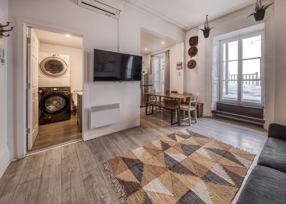 North House - Des Remparts- 2-bed with great views, terrace Apartment in Quebec City