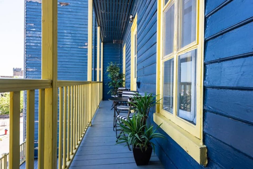 North House - Manoir des Remparts- Renovated 3 Bedroom Oasis Apartment in Quebec City