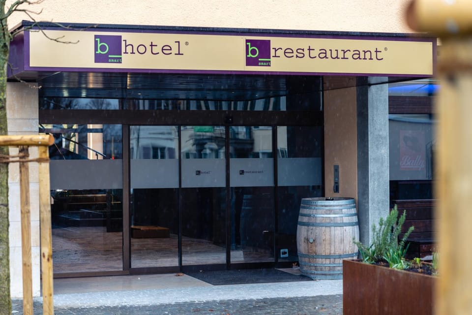 Day, Property logo or sign, Logo/Certificate/Sign