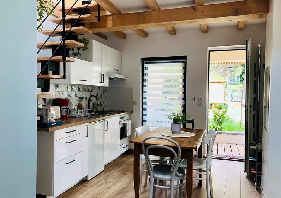 Coffee/tea facilities, Balcony/Terrace, Kitchen or kitchenette, Dining area