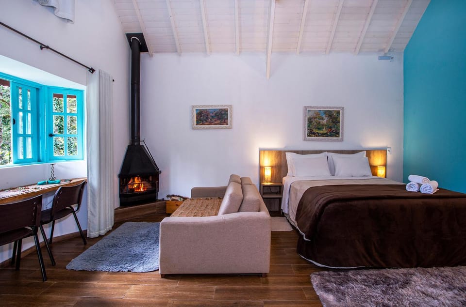 Bed, Living room, Photo of the whole room, Dining area, Bedroom, fireplace