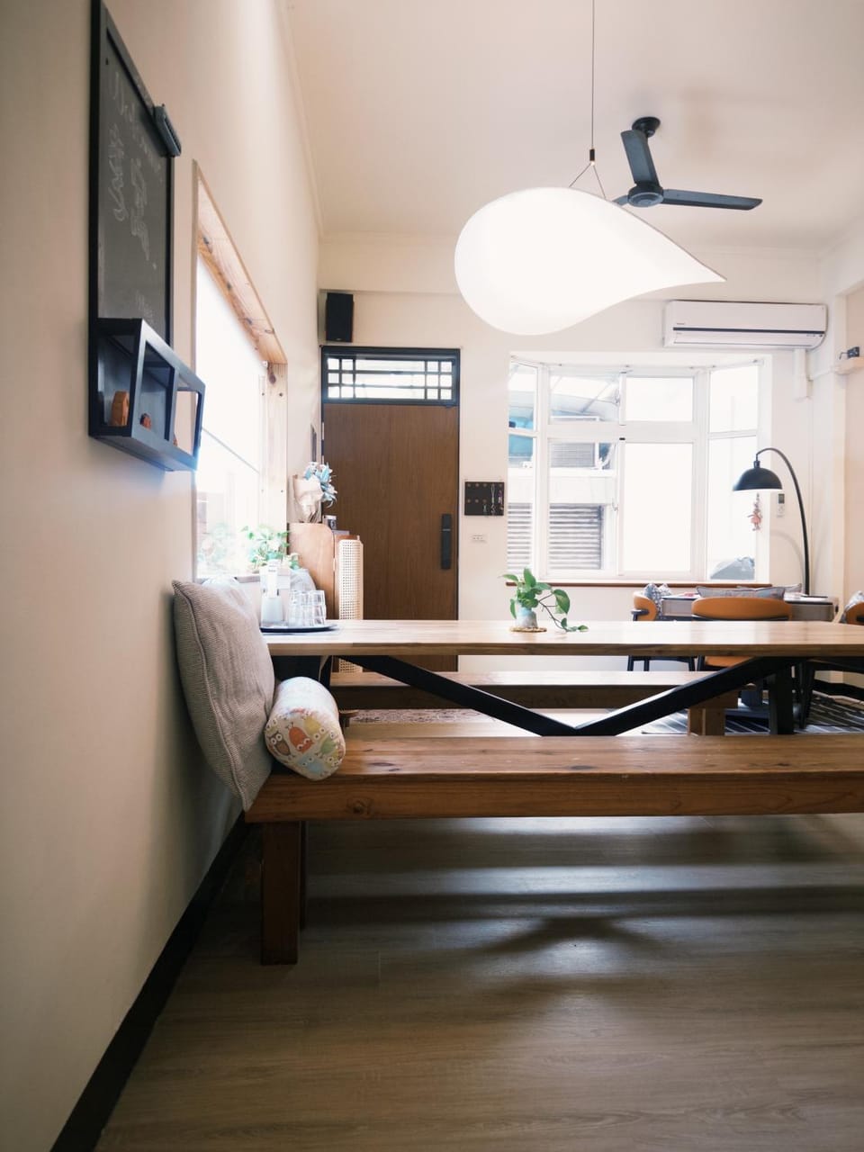 TV and multimedia, Living room, Dining area