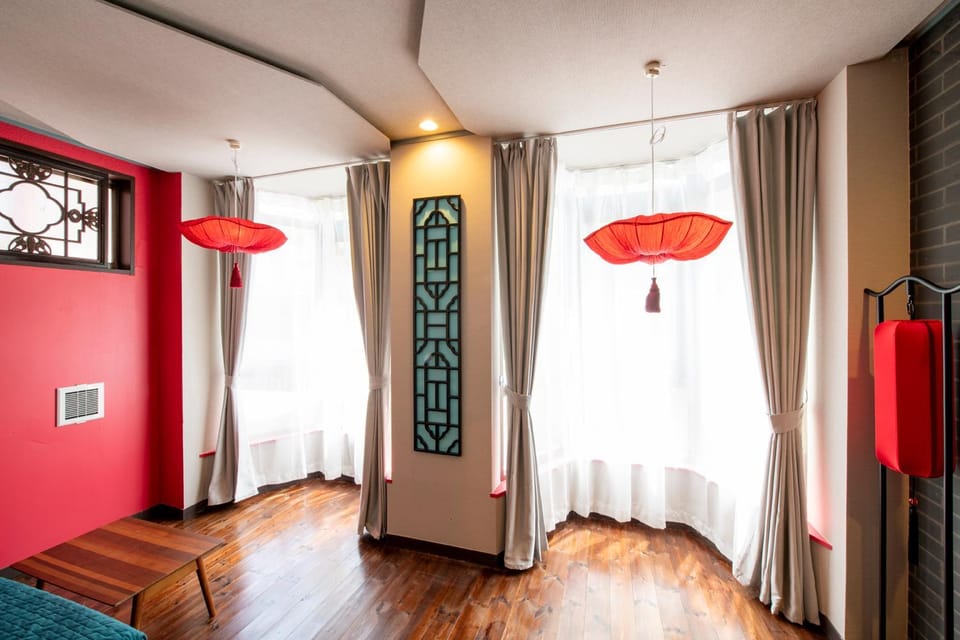 Living room, Photo of the whole room, Decorative detail, Dining area