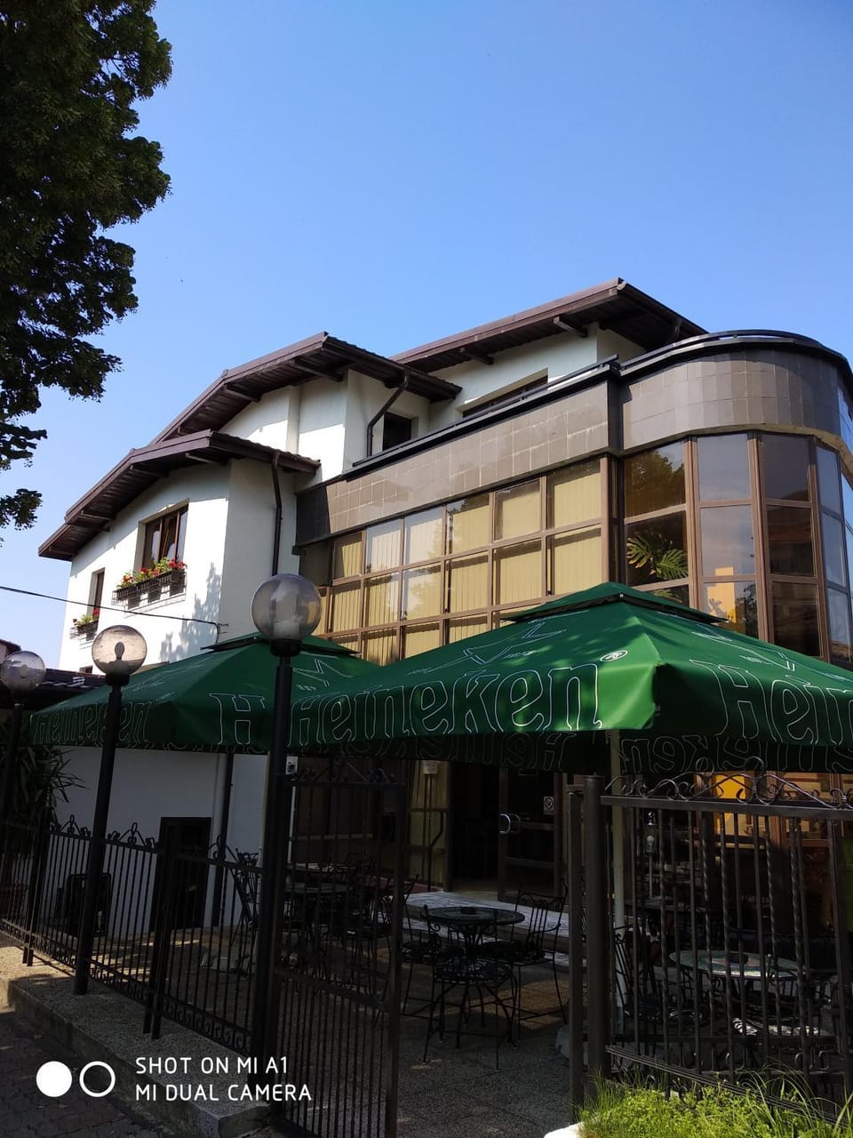 Facade/entrance