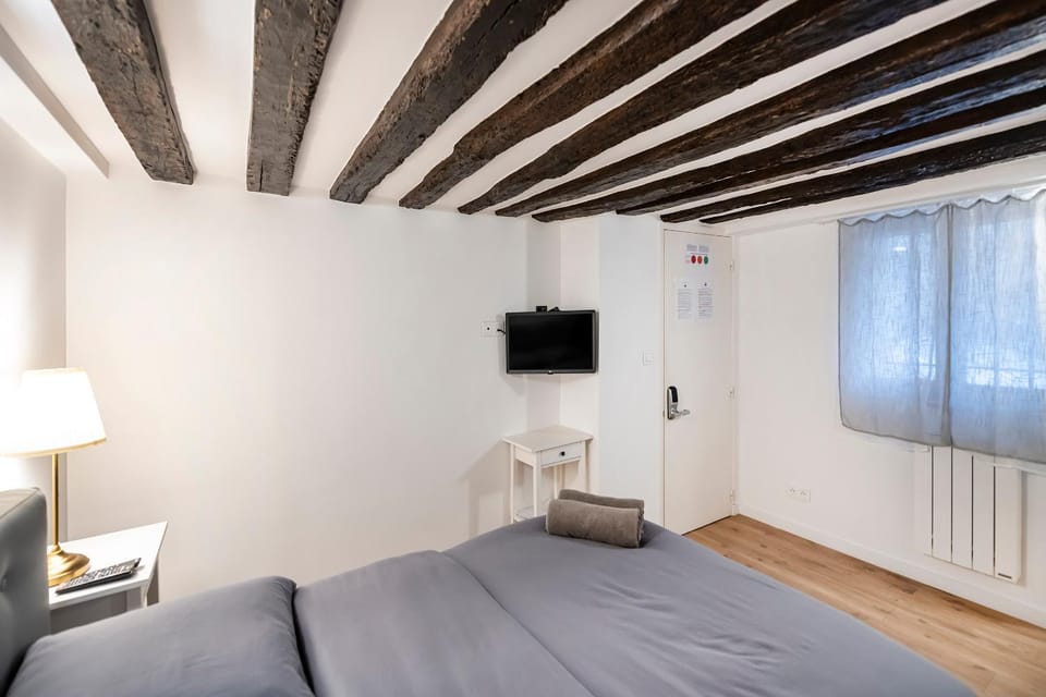 Paris Place Pantheon Apartment in Paris