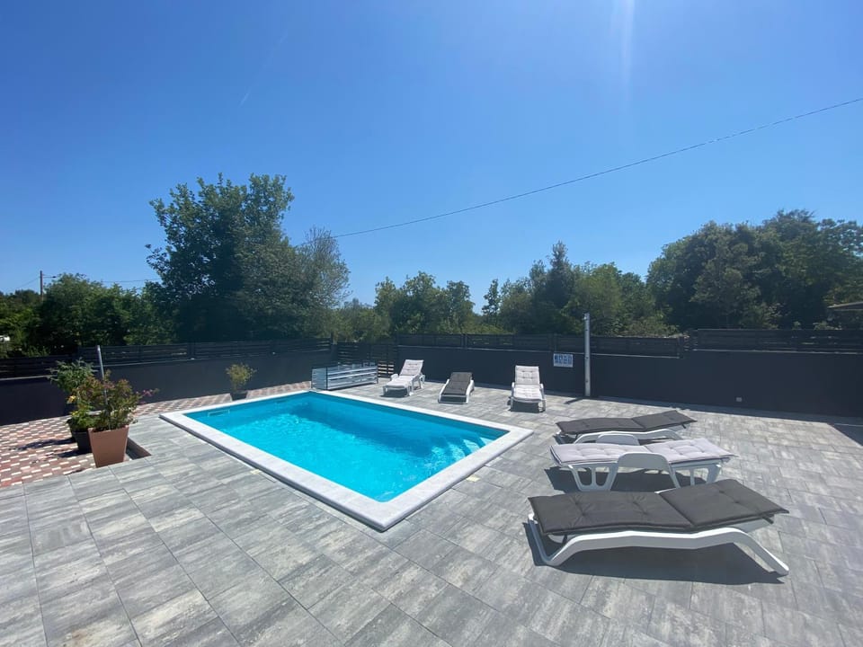 Swimming pool, Swimming pool
