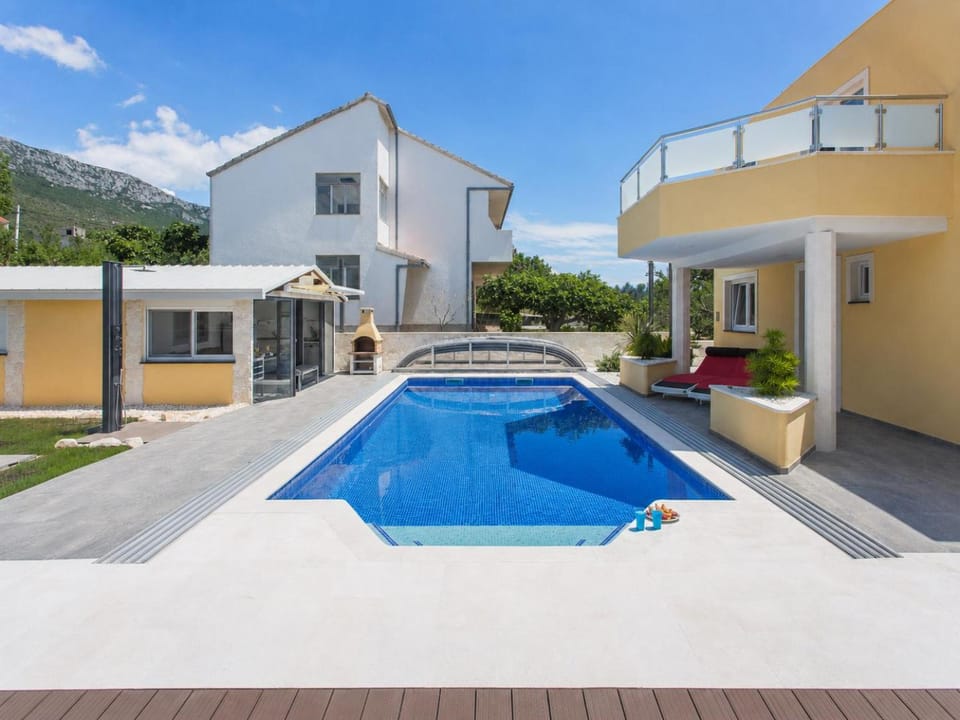 Property building, Pool view, Swimming pool