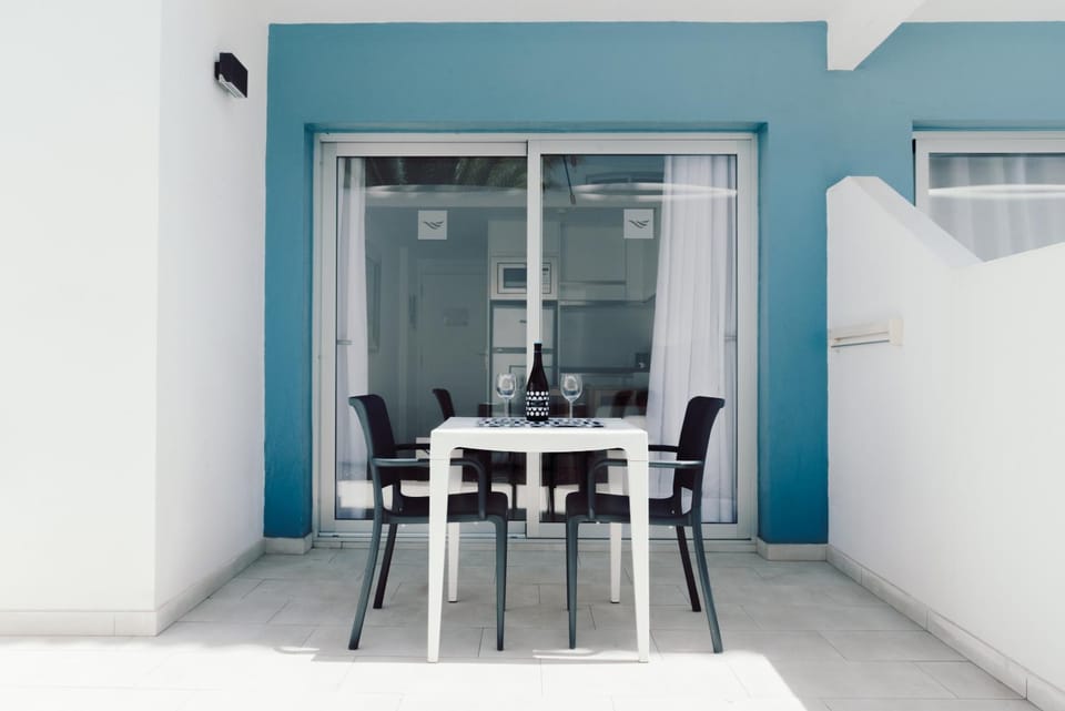 Patio, Dining area