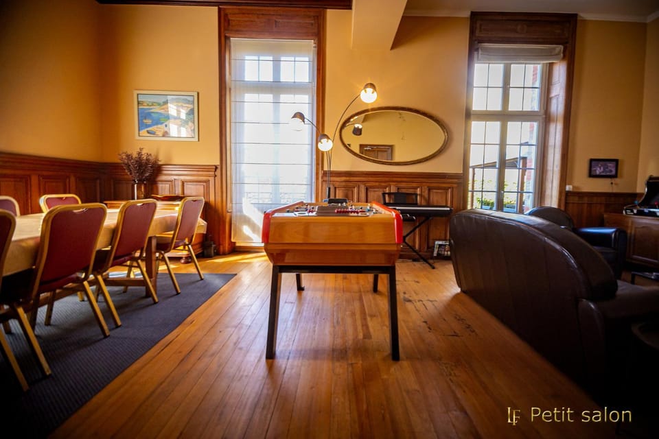 Game Room, Living room