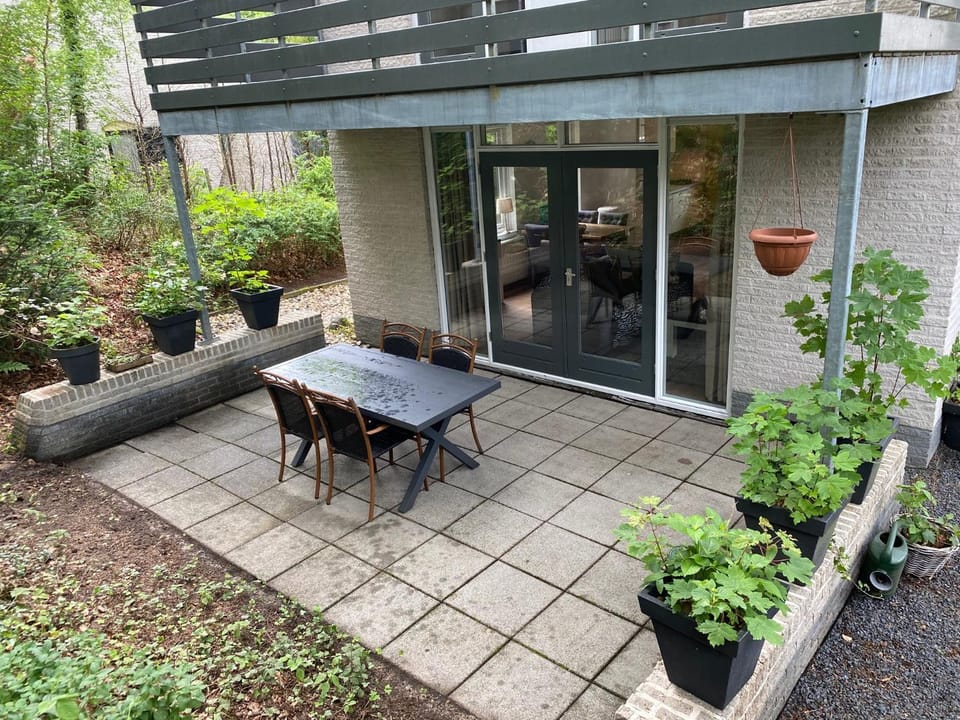 Property building, Patio, Spring, Day, Garden, View (from property/room), Balcony/Terrace, Dining area, Garden view