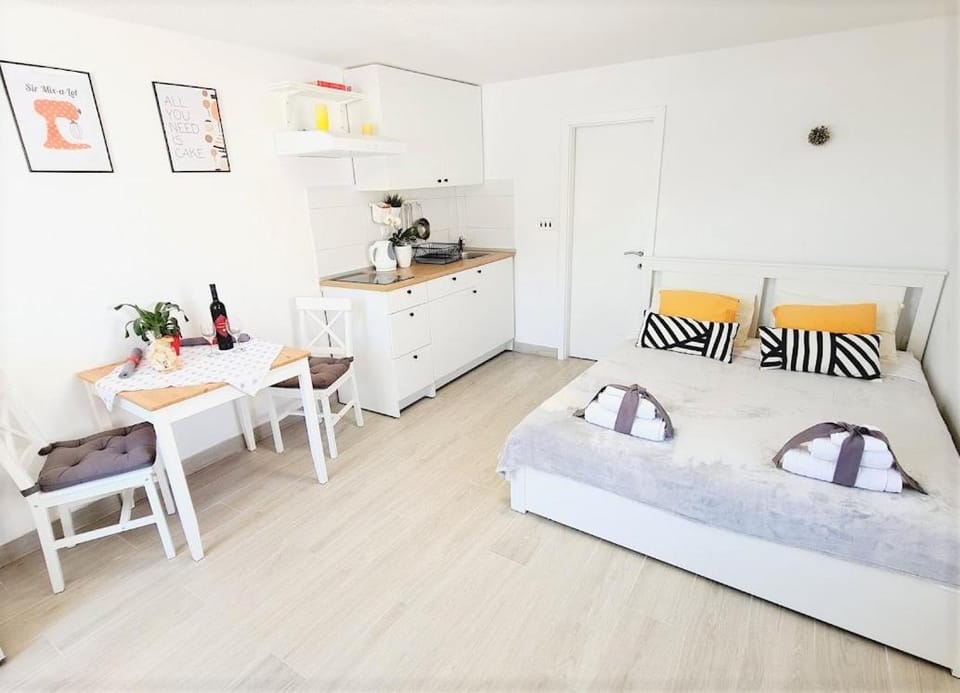 Waterfront studio overlooking The Old city Apartment in Korčula