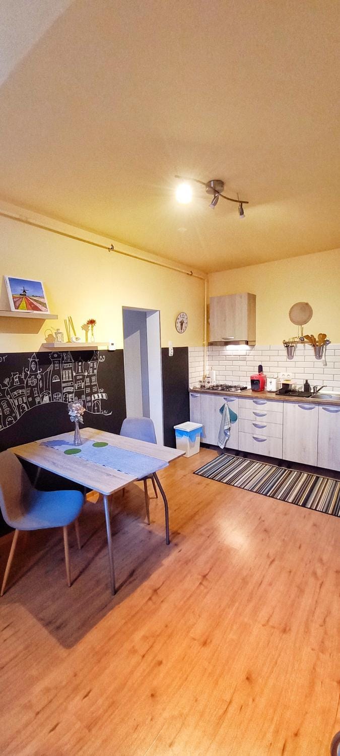 Seating area, kitchen