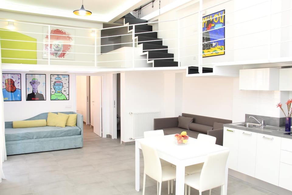 Kitchen or kitchenette, Living room, minibar
