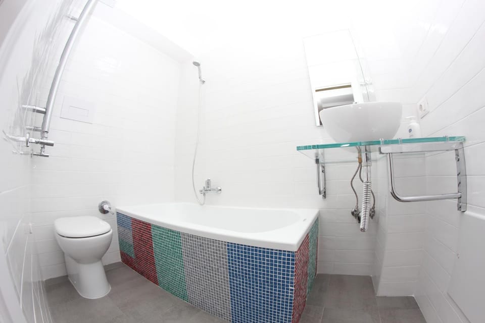 Toilet, Bath, towels