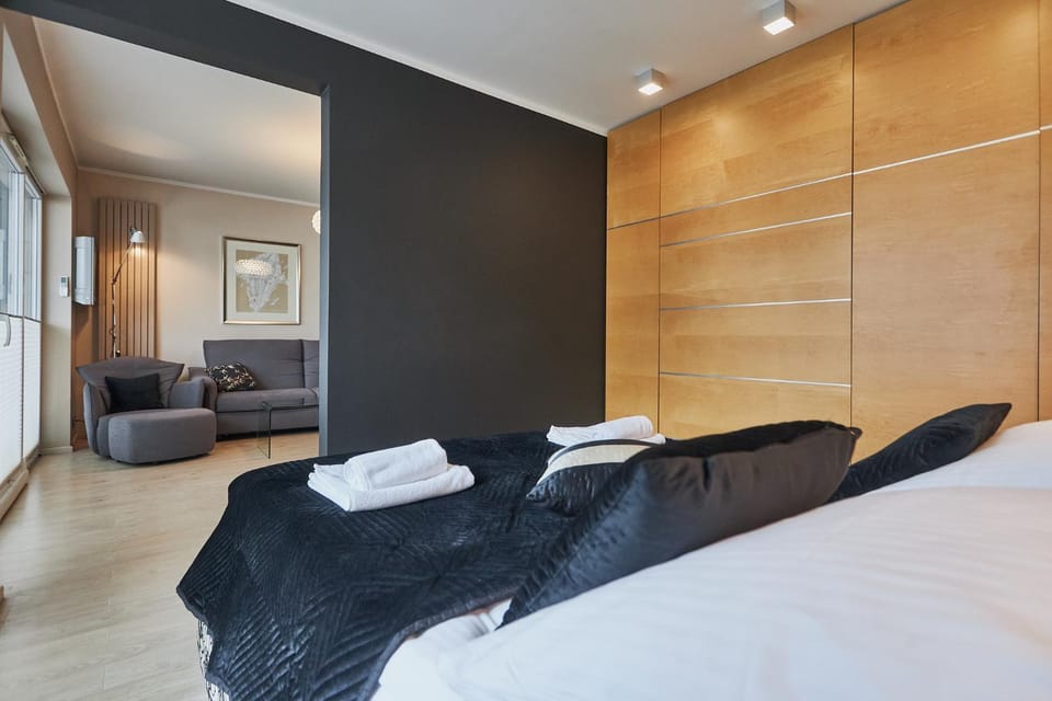 Bed, Living room, Photo of the whole room, Seating area, Bedroom, towels