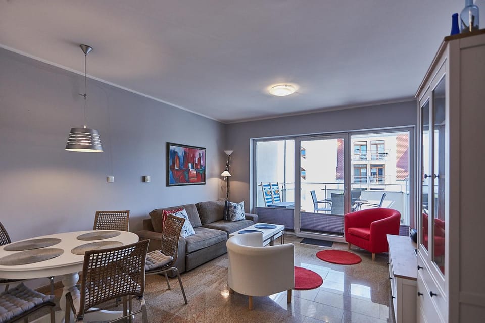 TV and multimedia, Kitchen or kitchenette, Living room, Seating area, Dining area