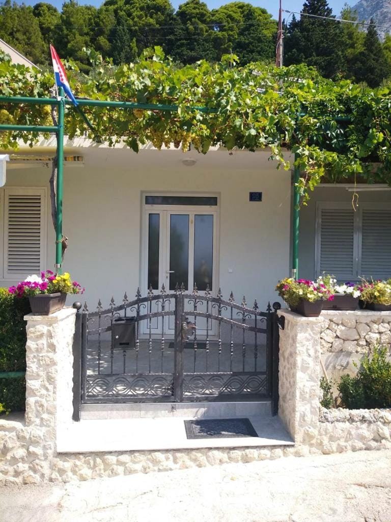 Patio, Facade/entrance