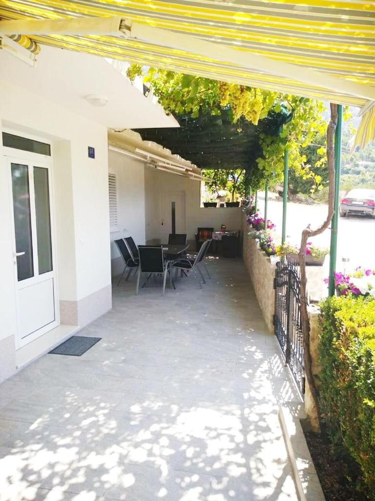 Patio, Facade/entrance, Balcony/Terrace