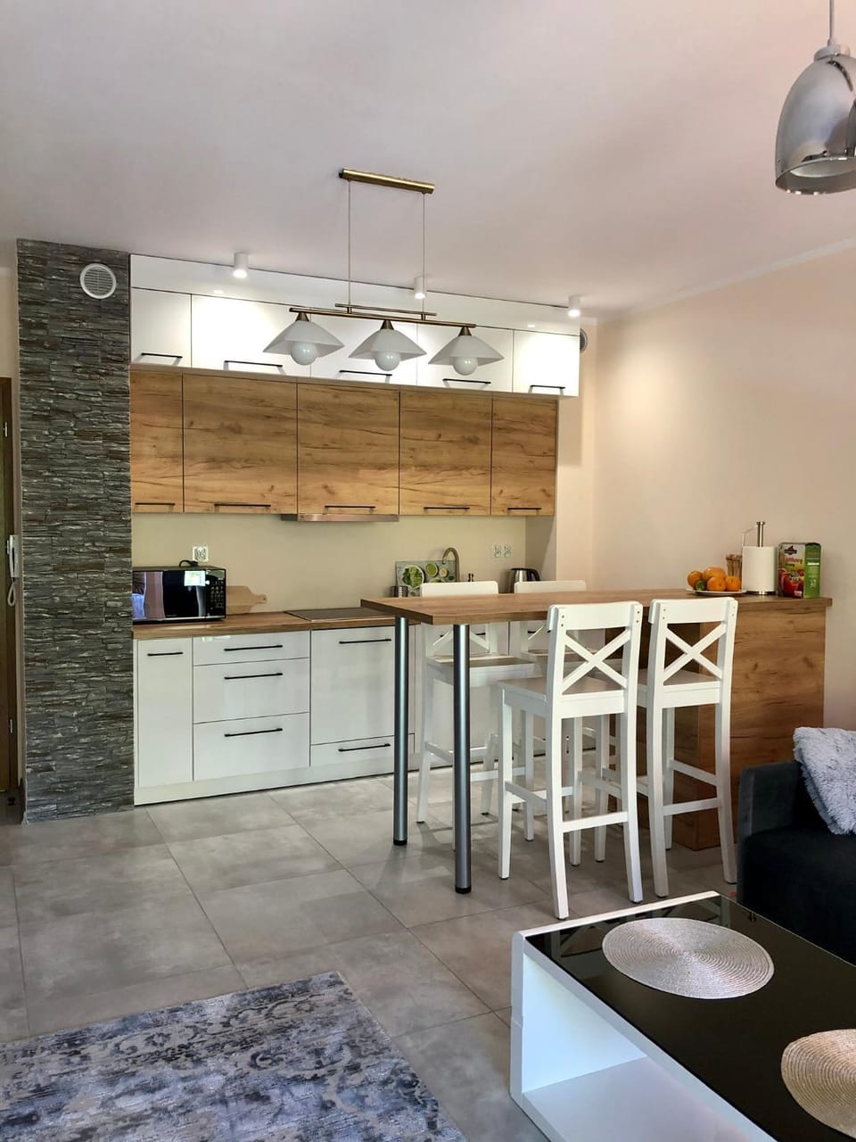 Kitchen or kitchenette, Dining area