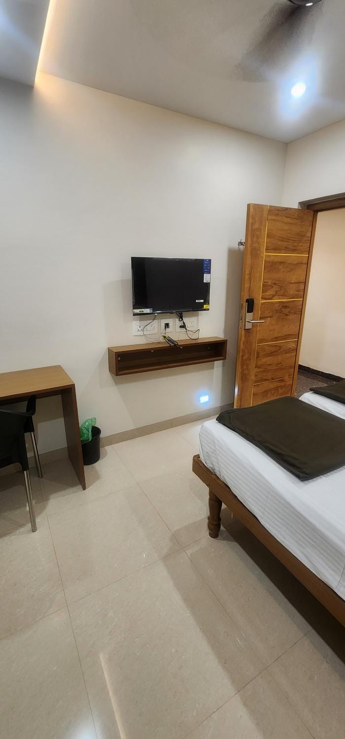 SRI KRISHNA LODGE Hotel in Bengaluru