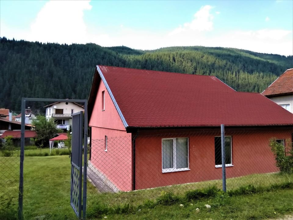 VILLA IRINA - Govedartsi House in North Macedonia