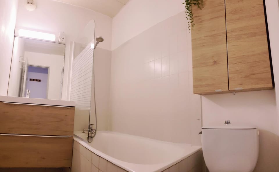 Studio au coeur de Juan à deux pas des plages Apartment in Antibes