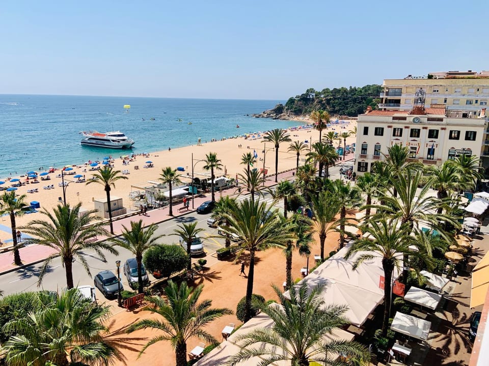 Seafront New Apartment Boutique Apartment in Lloret de Mar