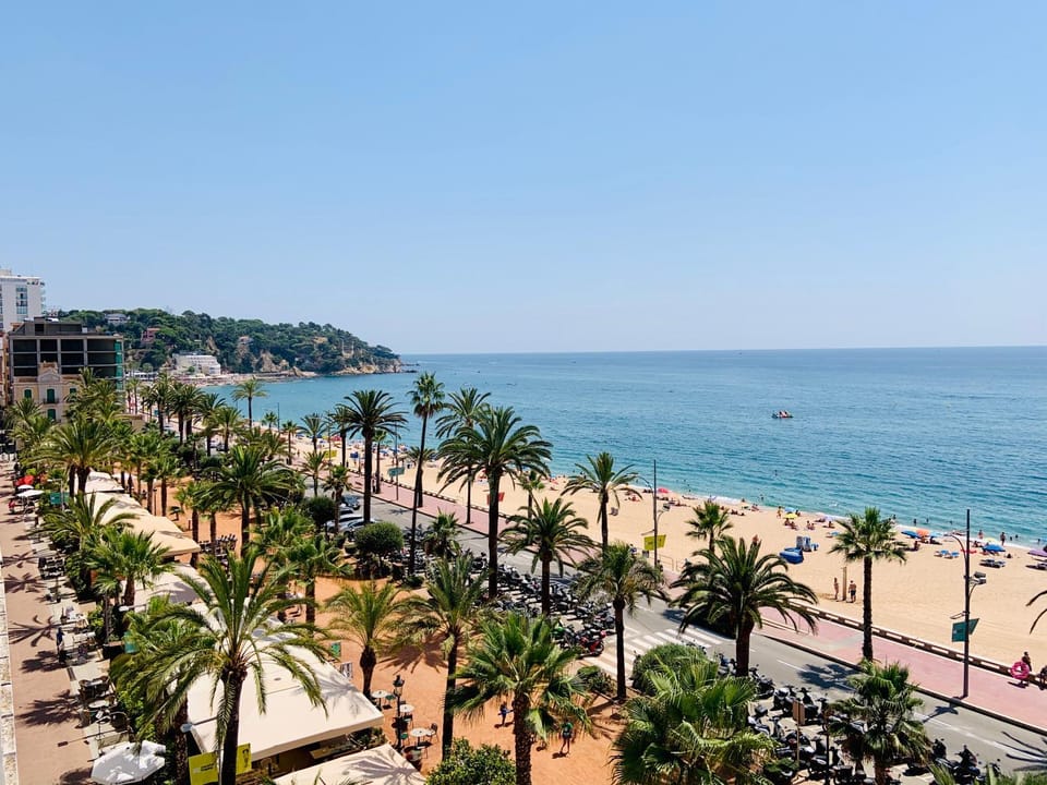 Seafront New Apartment Boutique Apartment in Lloret de Mar