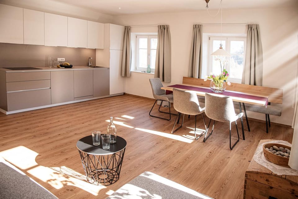 Kitchen or kitchenette, Seating area, Dining area