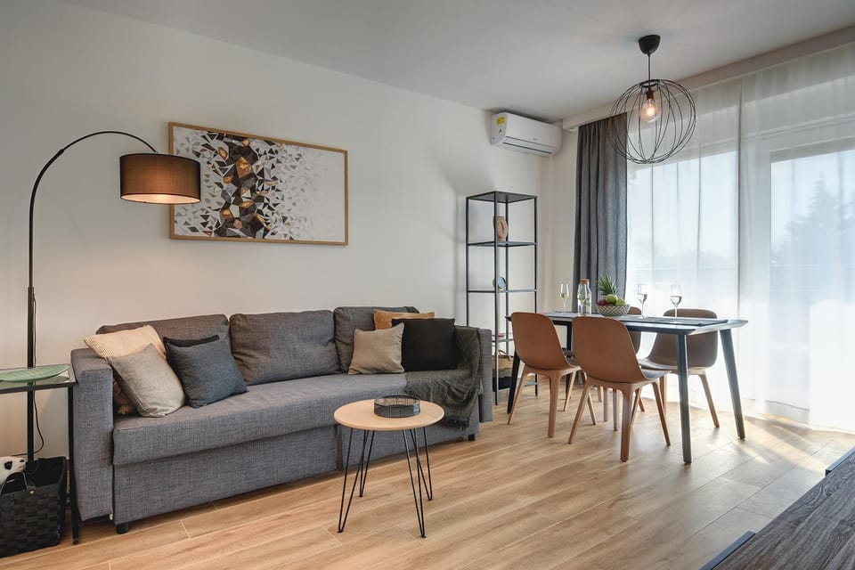Bed, Living room, Other, Decorative detail, Seating area, Dining area, On site