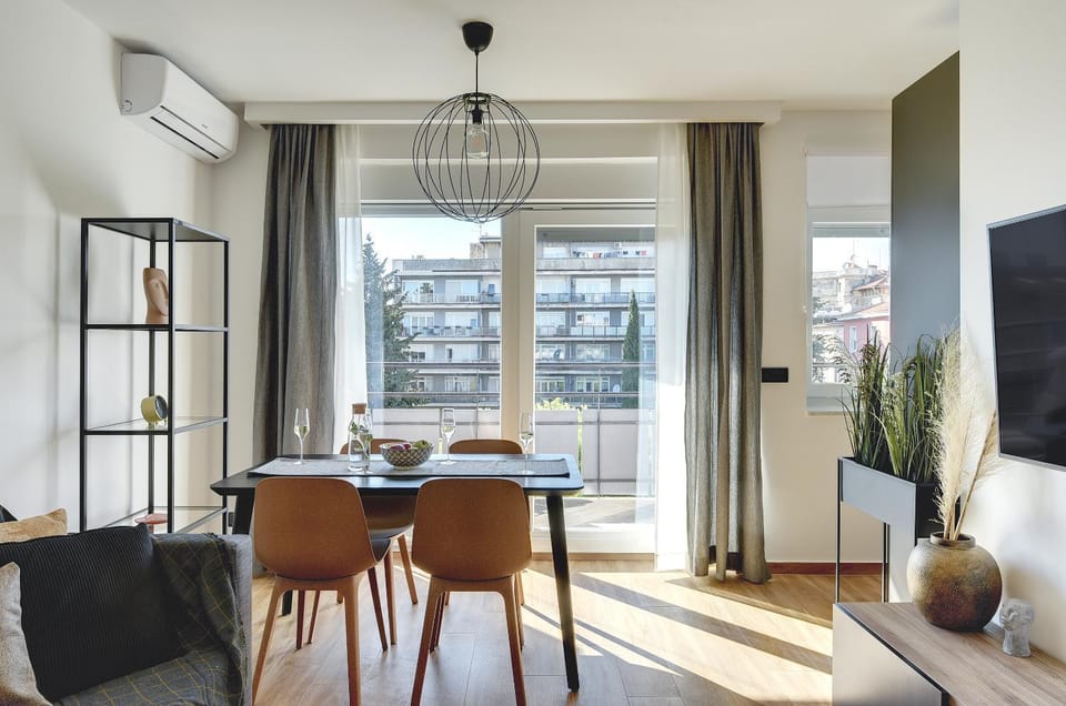 Balcony/Terrace, Photo of the whole room, Decorative detail, Decorative detail, Seating area, Dining area