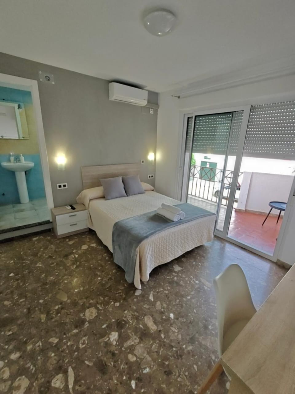 Bed, Photo of the whole room, Seating area, Bedroom