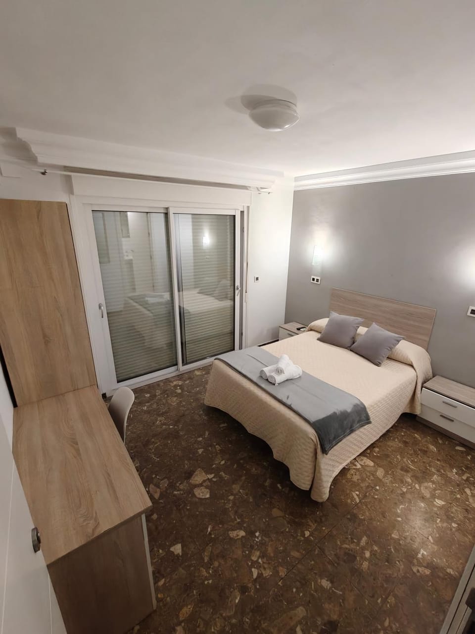 Bed, Photo of the whole room, Bedroom