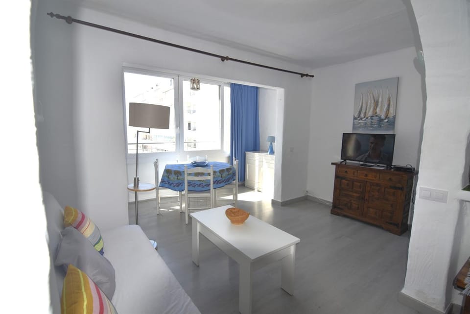TV and multimedia, Living room, Dining area
