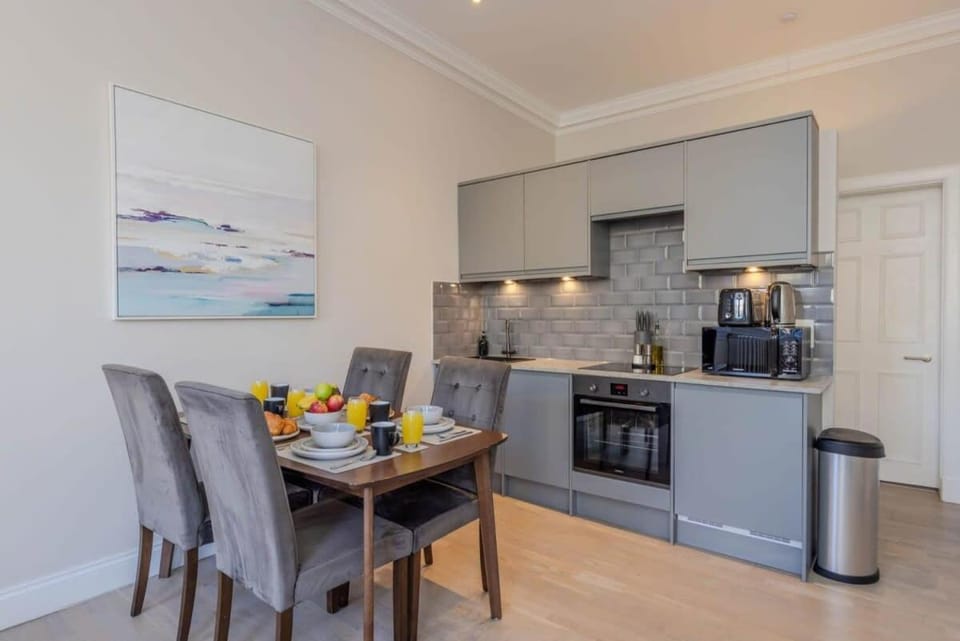 Dragon Suites - Edinburgh City Centre 2 Bed Apartment Apartment in Edinburgh