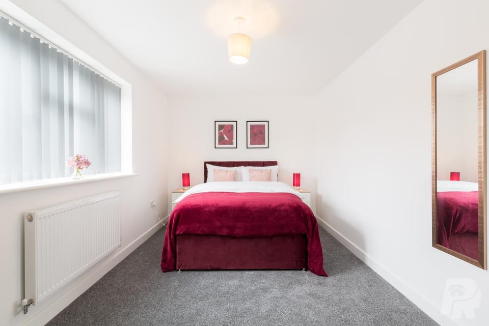 Birmingham Estate - Contractor & Group Accommodation - Secure Parking House in Birmingham