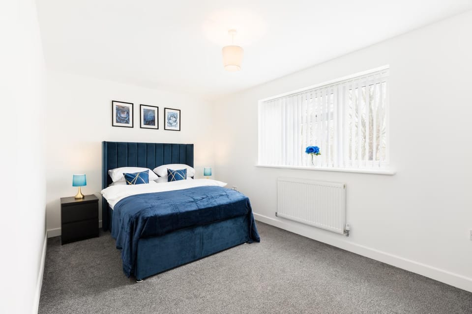 Birmingham Estate - Contractor & Group Accommodation - Secure Parking House in Birmingham