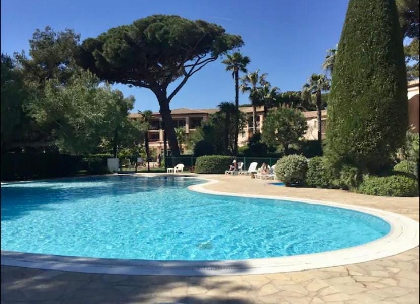 LA BADINE Appartement rénové Haut de gamme Balneo Climatisation Apartment hotel in Hyères