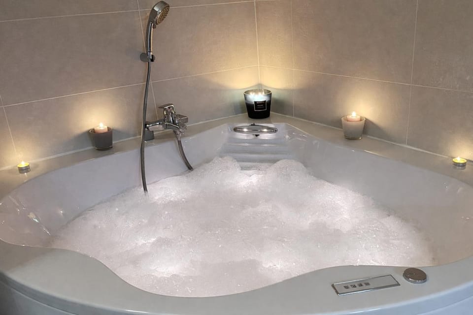 Hot Tub, Bathroom, Bath, towels