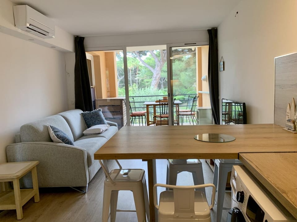 LA BADINE Appartement rénové Haut de gamme Balneo Climatisation Apartment hotel in Hyères