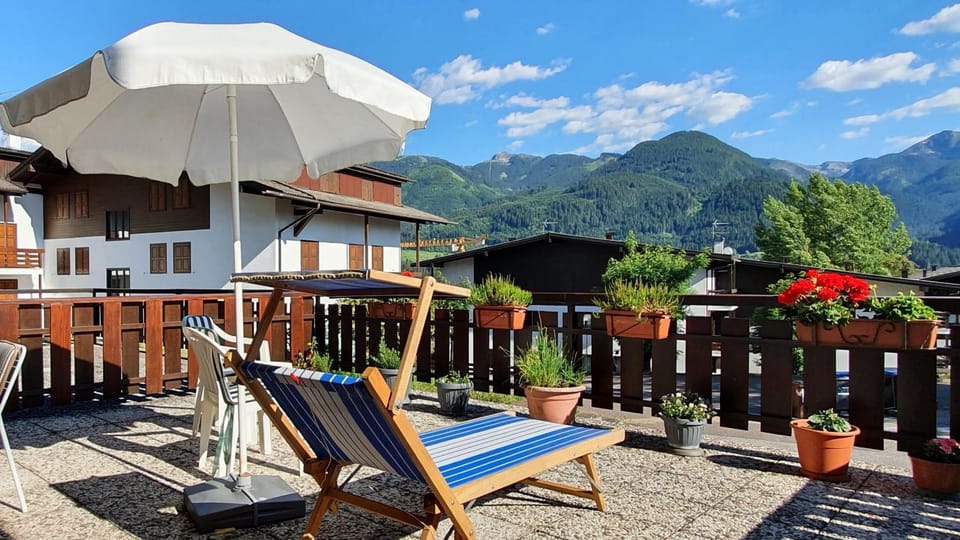 Balcony/Terrace, Mountain view